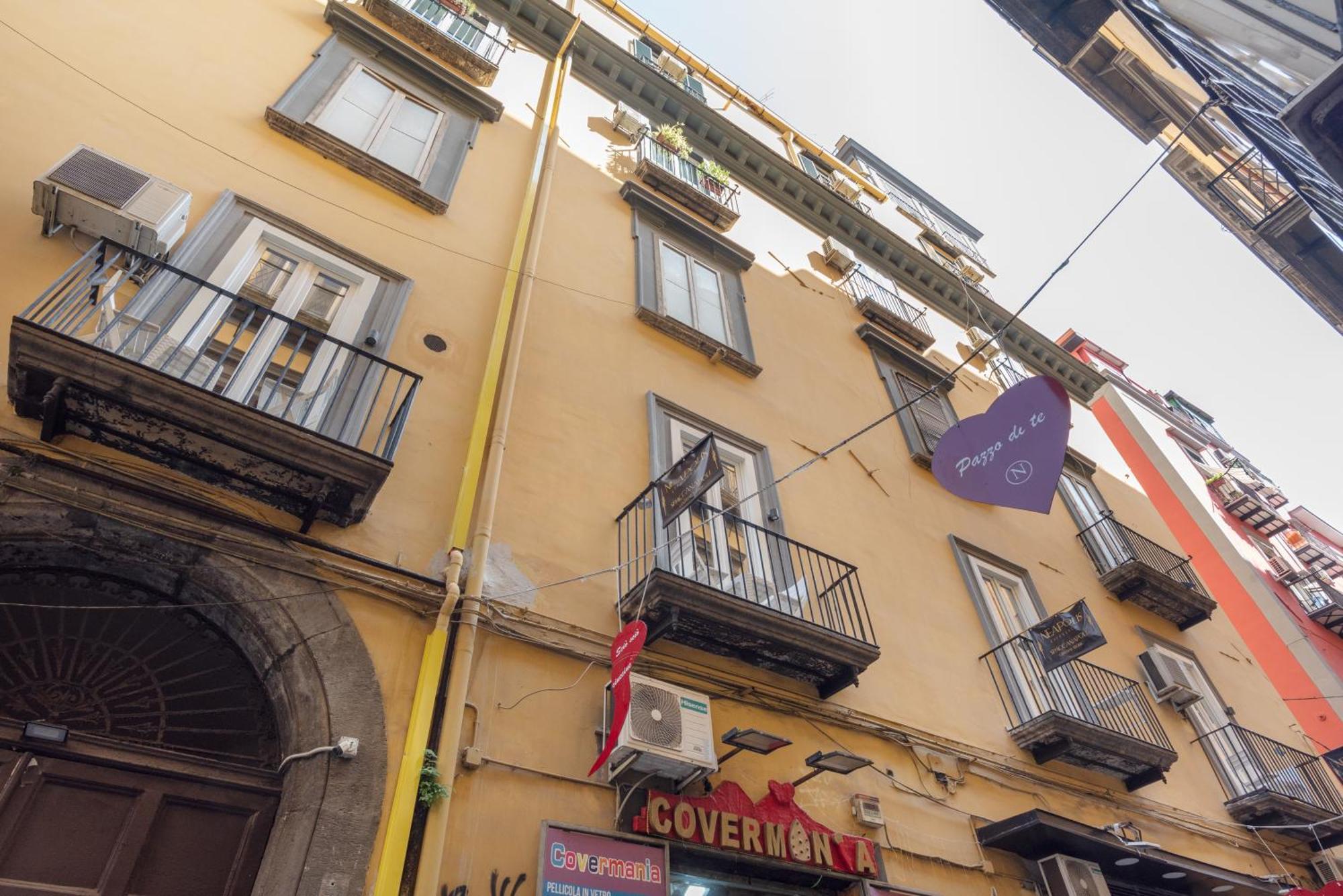 Neapolis Lifestyle * Naples