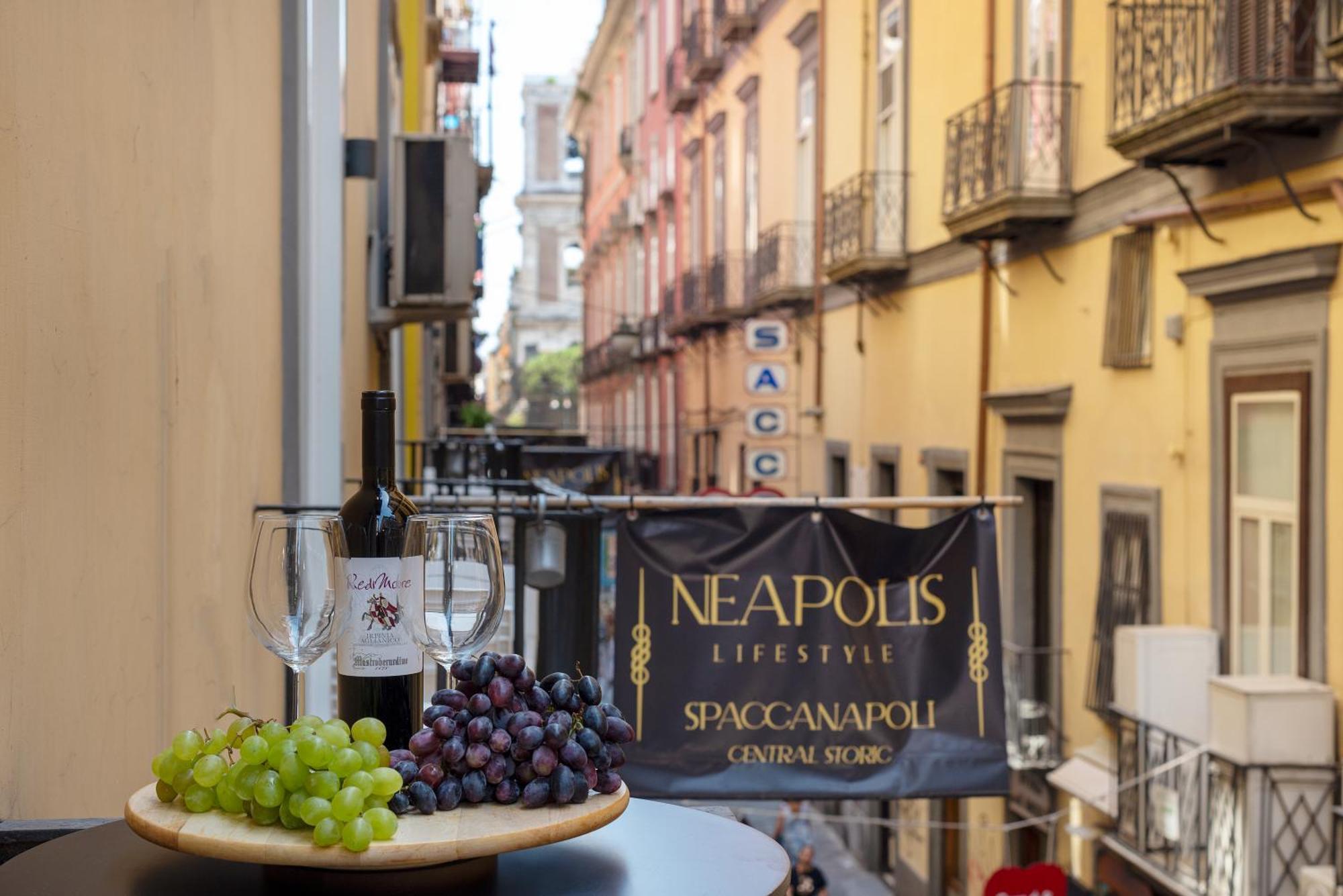 Neapolis Lifestyle Naples