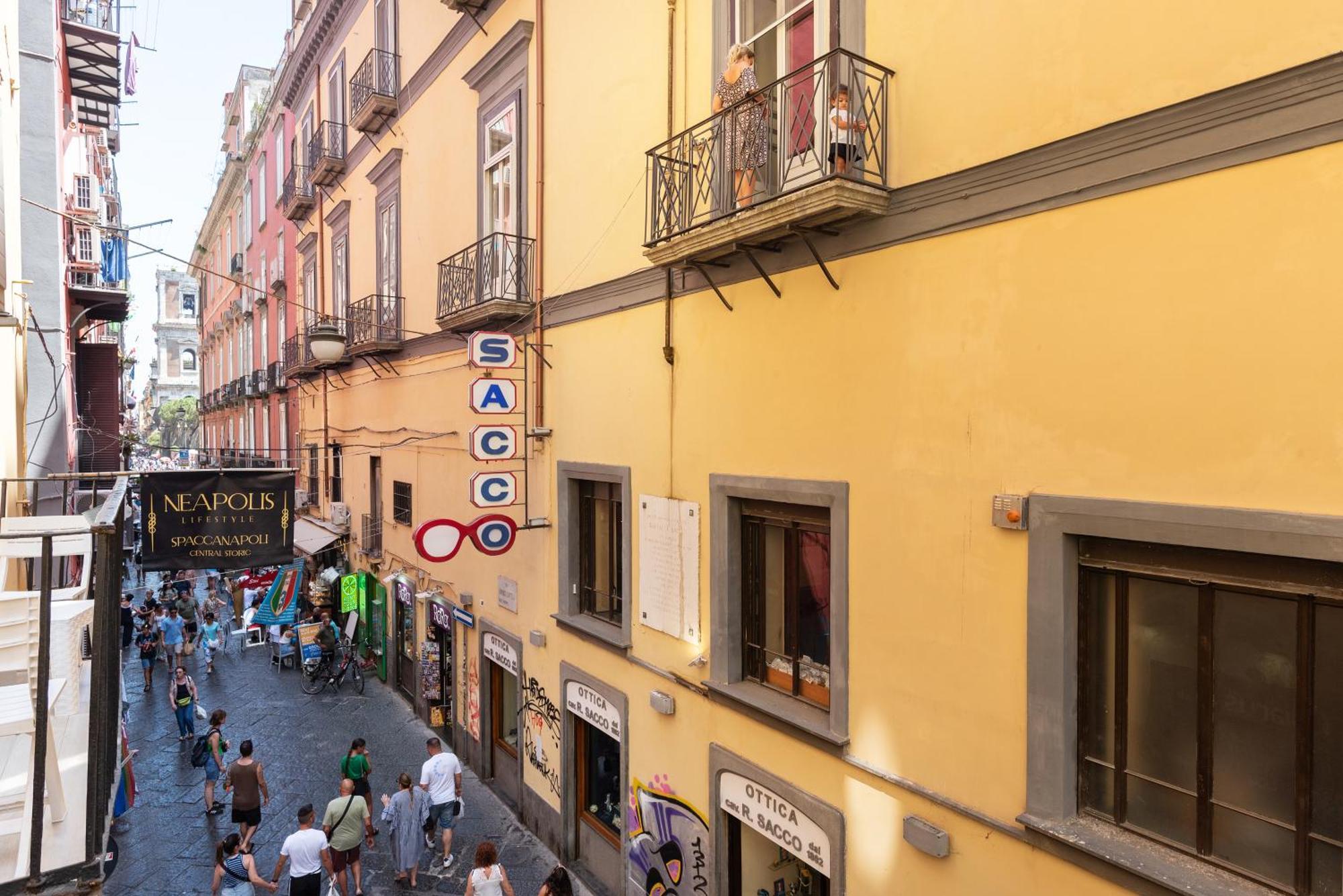 Neapolis Lifestyle * Naples
