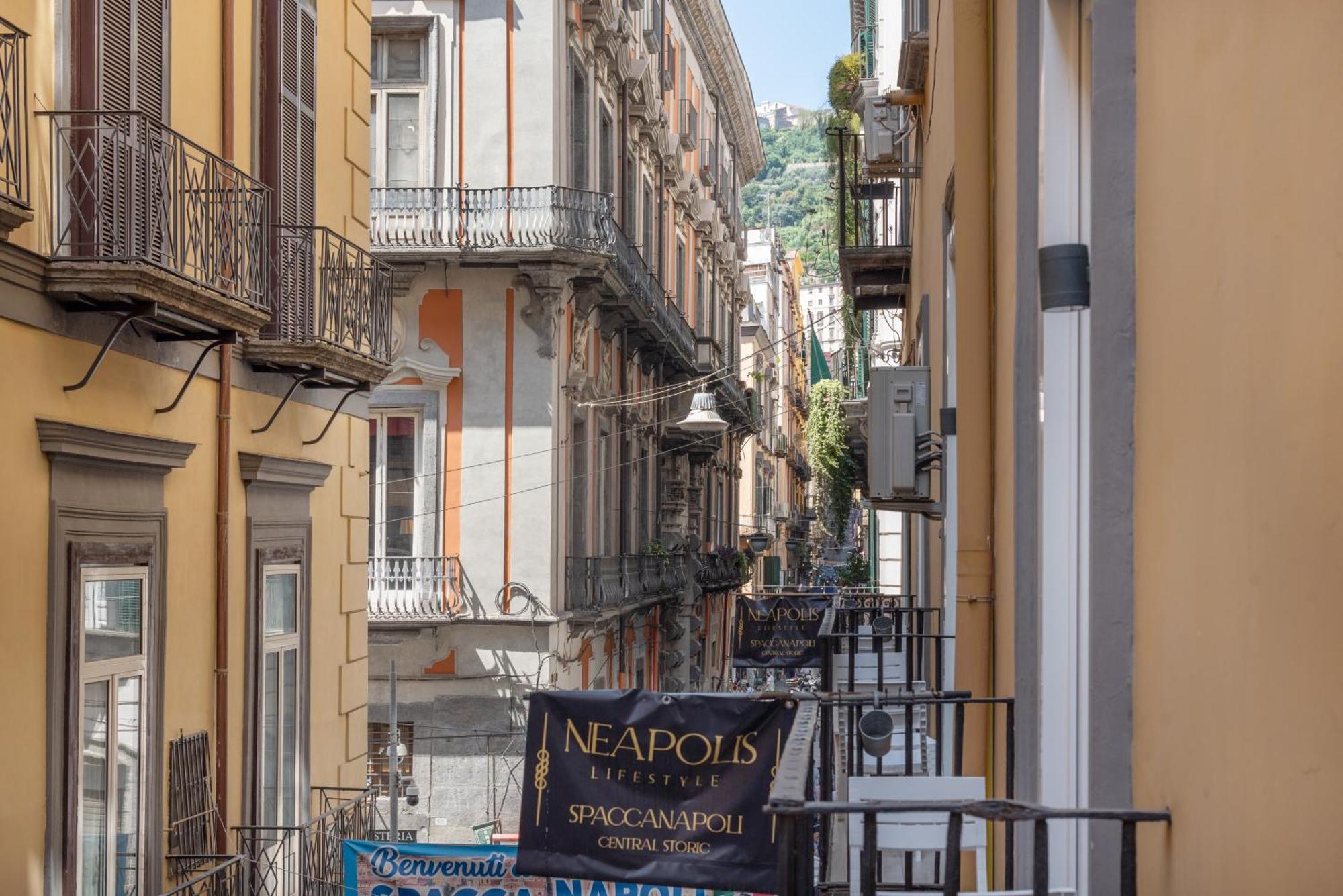 Neapolis Lifestyle * Naples