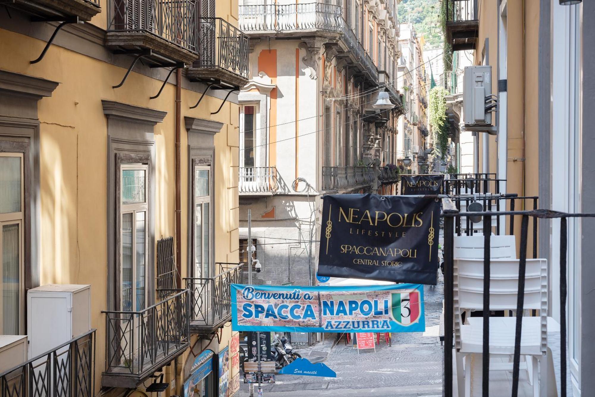 Neapolis Lifestyle * Naples