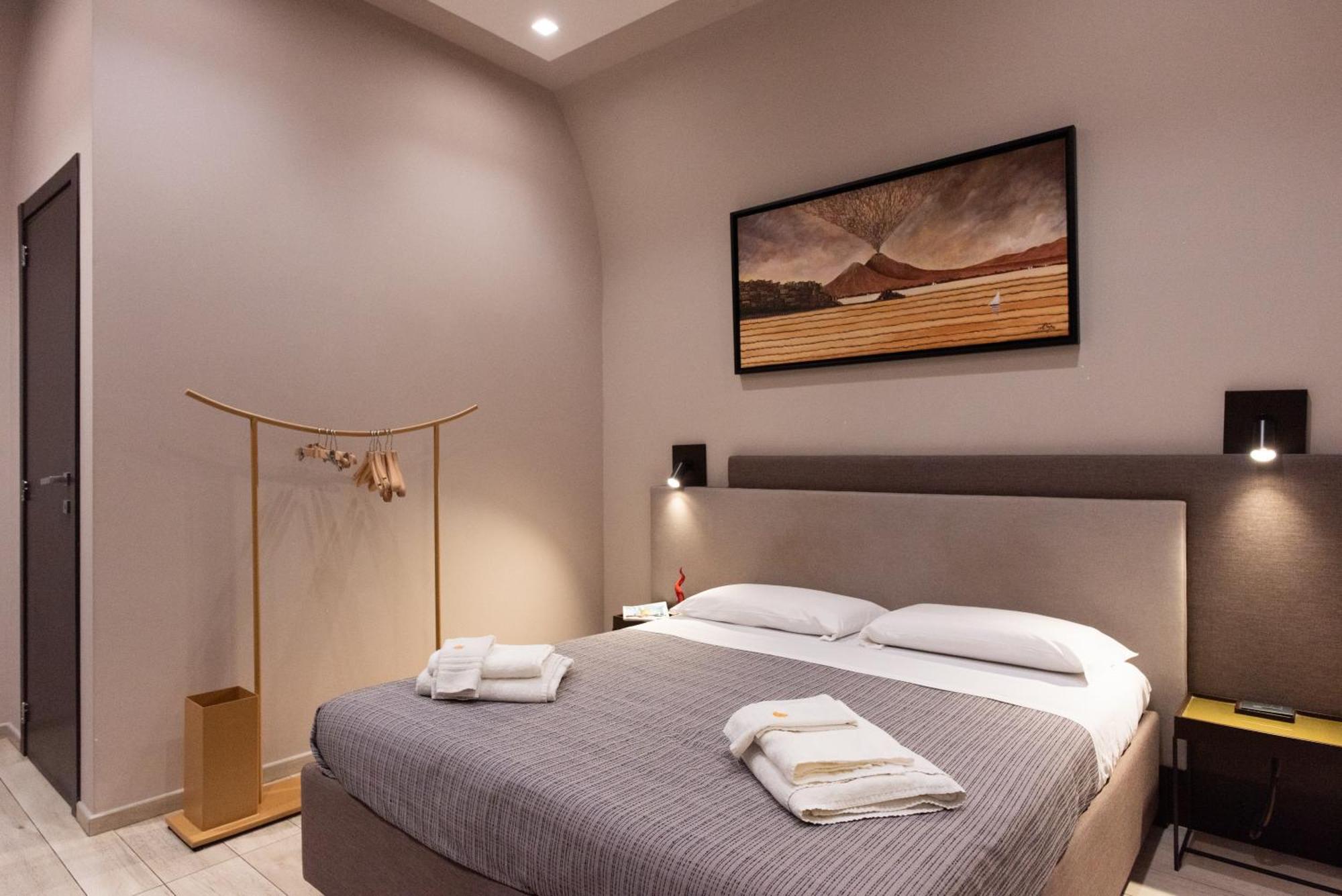 Neapolis Lifestyle Naples
